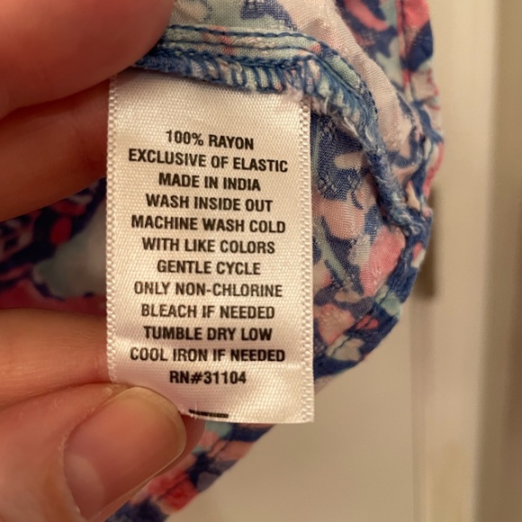 Crowne & Ivy 3/4 paisley top - Picture 5 of 5